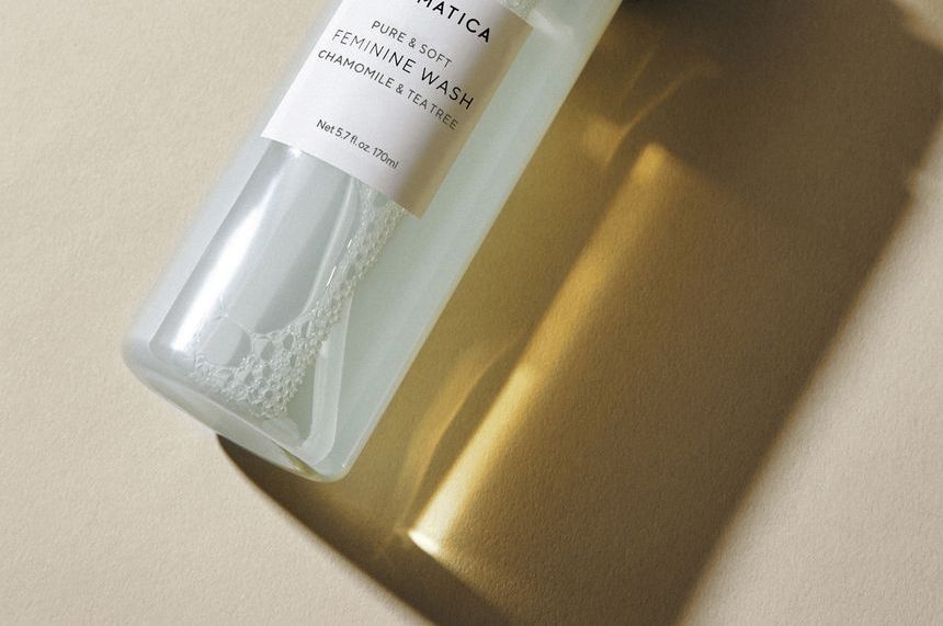 AROMATICA - Pure & Soft Feminine Wash Chamomile & Tee Tree, 170ml, 252 g, 8809238964762