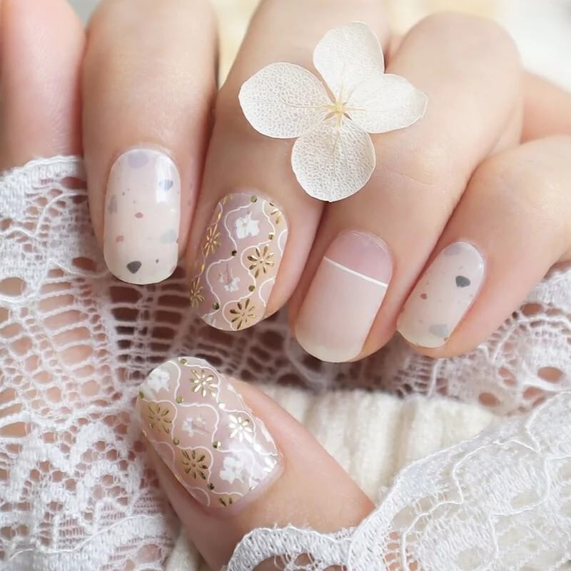 Lunacaca - Watery Moonbeams Daisy Nail Art Sticker, 24 Pcs, 50 g, 48920220100