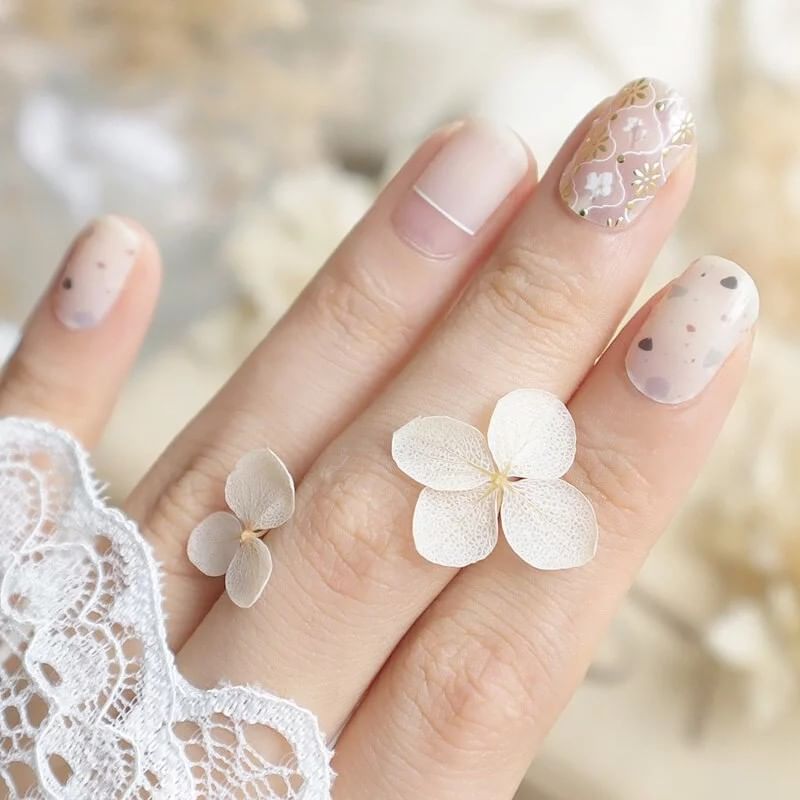 Lunacaca - Watery Moonbeams Daisy Nail Art Sticker, 24 Pcs, 50 g, 48920220100