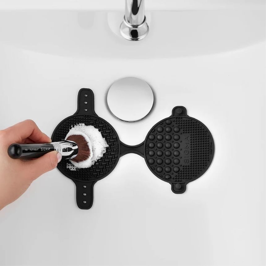 Sigma Beauty - Palmat Silicone Makeup Brush Cleaner, Palm Sized (Black), 50 g, 811425034163