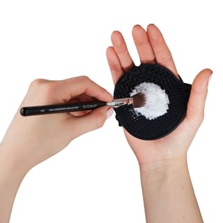 Sigma Beauty - Palmat Silicone Makeup Brush Cleaner, Palm Sized (Black), 50 g, 811425034163