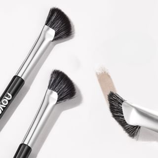 NOVO - Half Moon Nose Contour Brush, 1pc, 30 g, 6974499296296